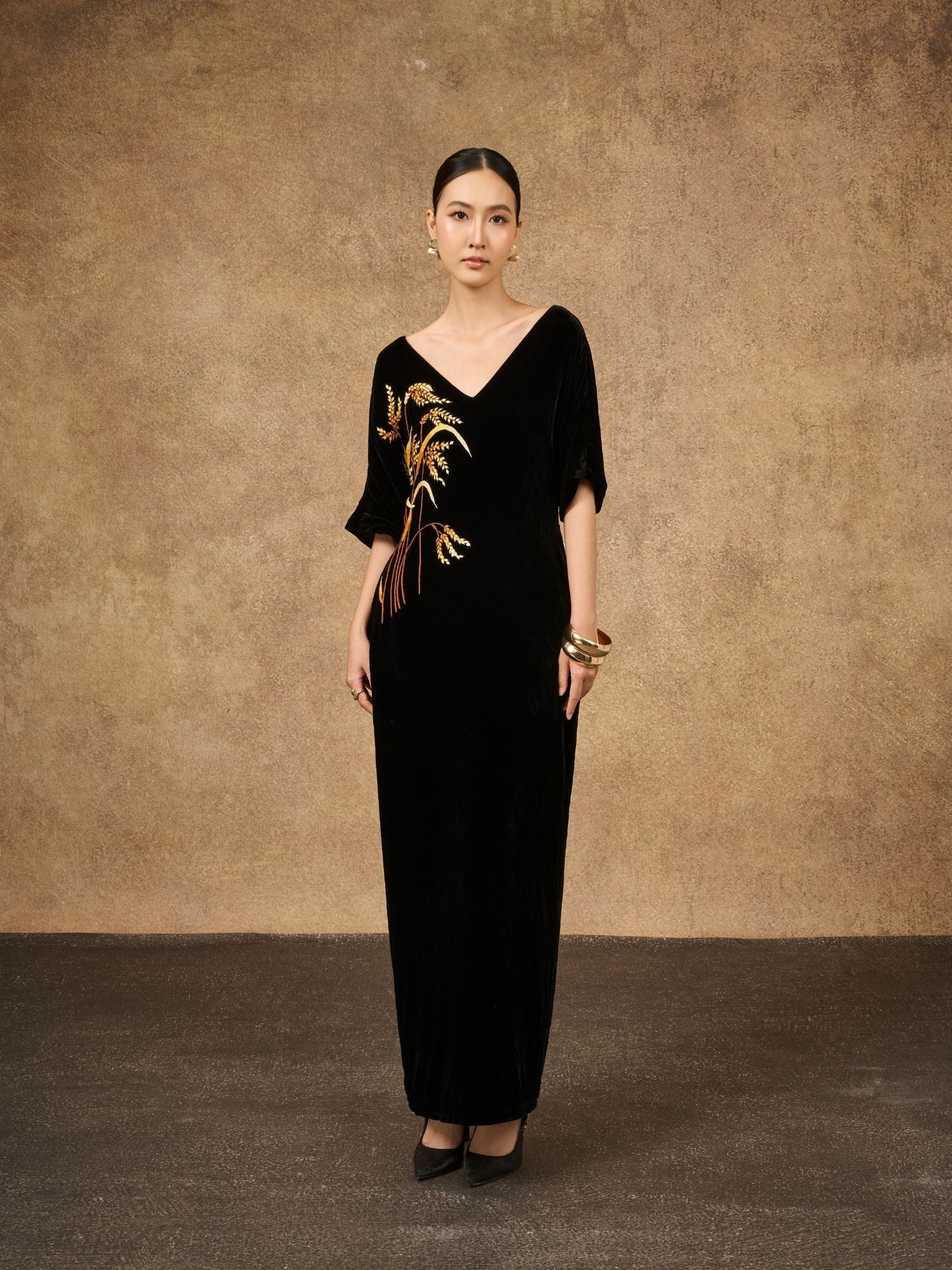 black gold velvet dress & Hand-Embroidered Silk Web Collection: Feathers a very hamptons white Shoulder d US Size:26