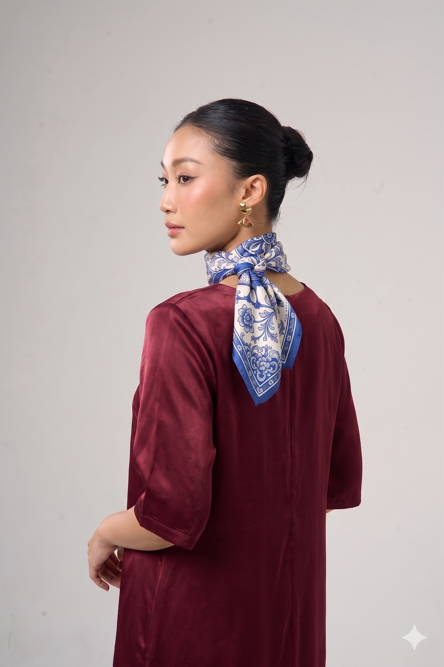 Blue Chinoiserie Birds Silk Twill Scarf – Printed Mulberry Silk, Hand-Rolled Hem