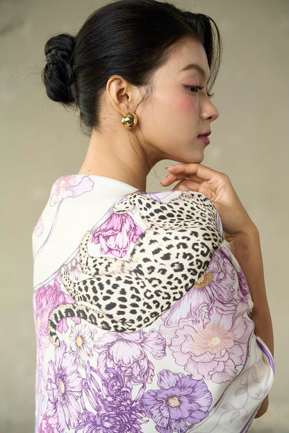 Close view of the leopard and peony print on lilac mulberry silk twill, worn at the shoulder
