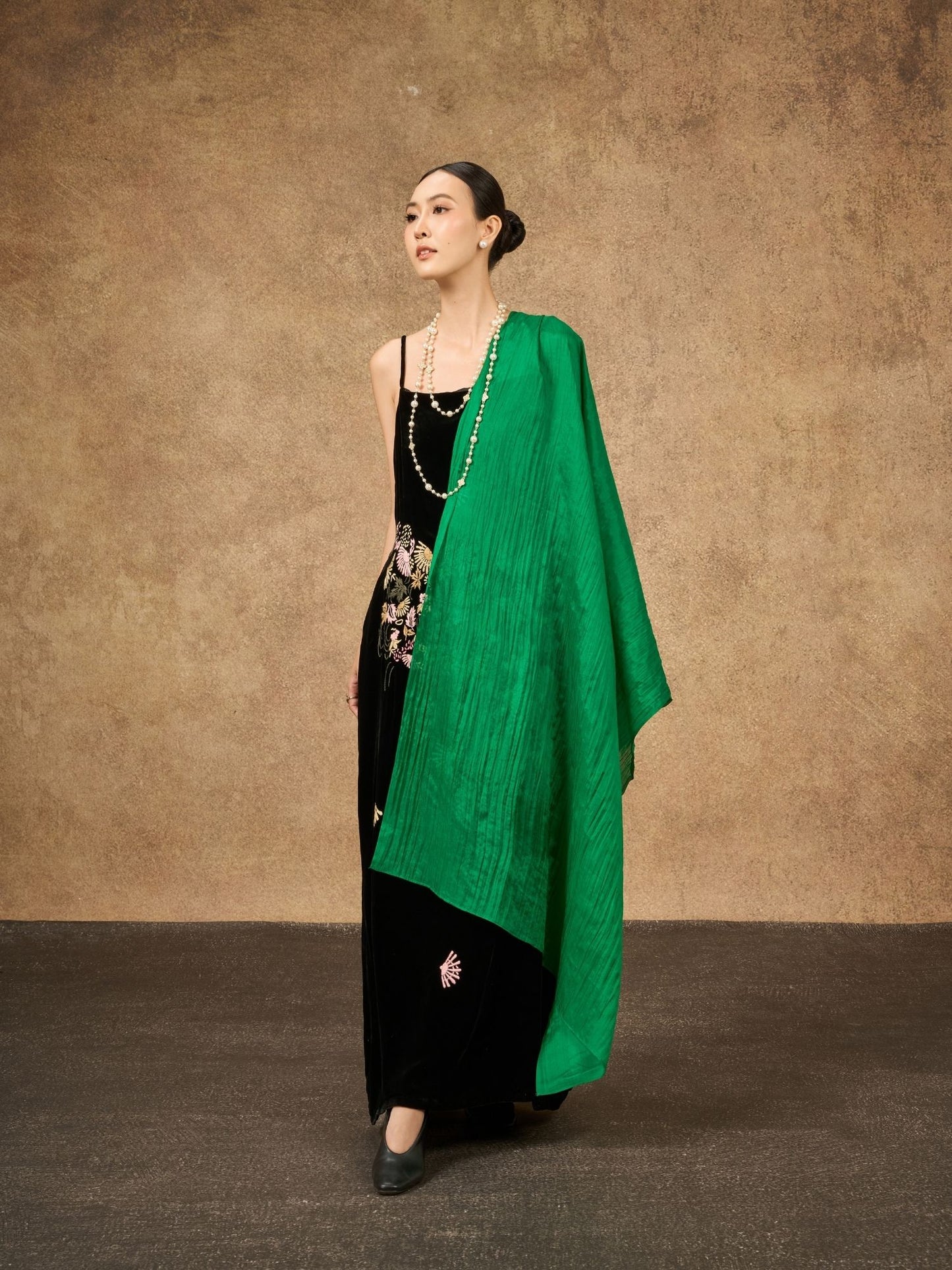Emerald Green Silk Scarf – Hand-Dyed Mulberry Silk, Wedding & Eid Wrap