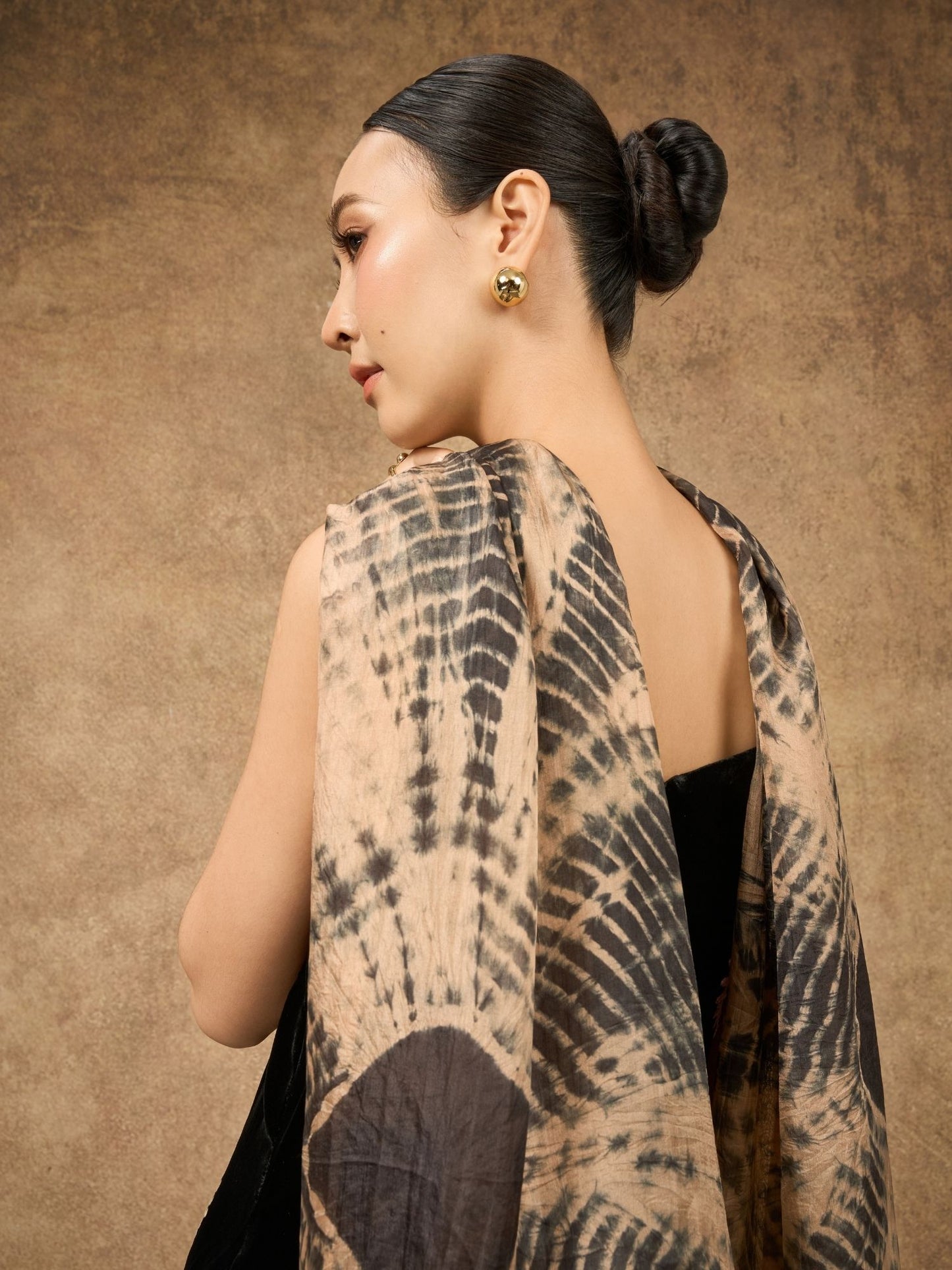 Copper & Black Shibori Silk Scarf – Hand-Dyed Mulberry Silk, Autumn Evening & Theatre Wrap