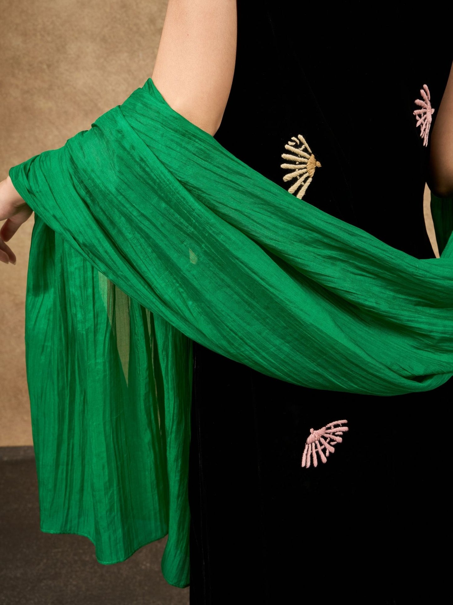 Emerald Green Silk Scarf – Hand-Dyed Mulberry Silk, Wedding & Eid Wrap