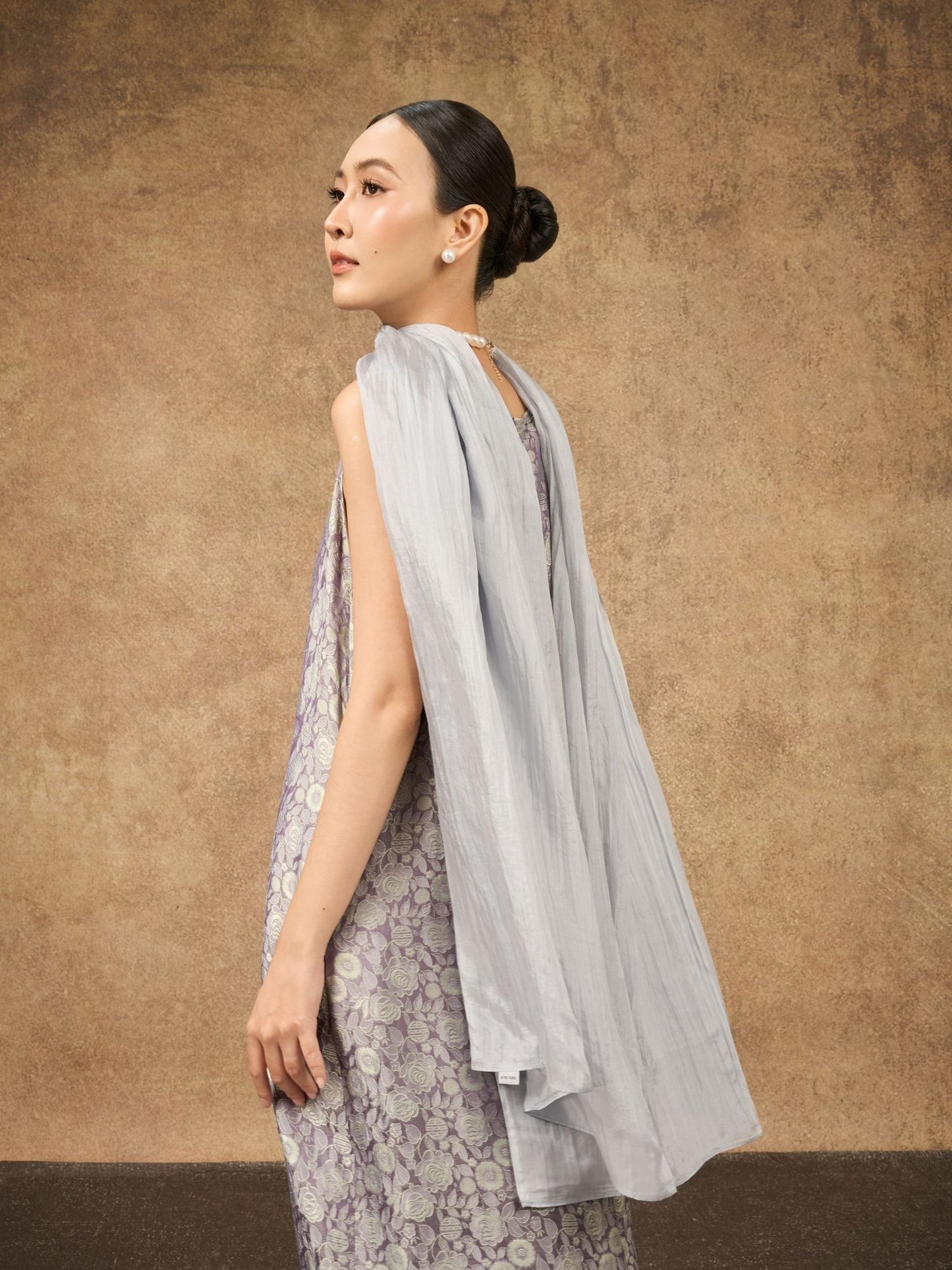 Silver Grey Silk Scarf – Hand-Dyed Mulberry Silk, Wedding & Evening Wrap